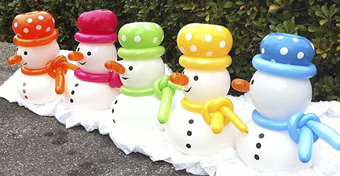 These miniature snowball balloon snowmen with their multicolored hats are a cheerful centerpiece greeting on guest tables.